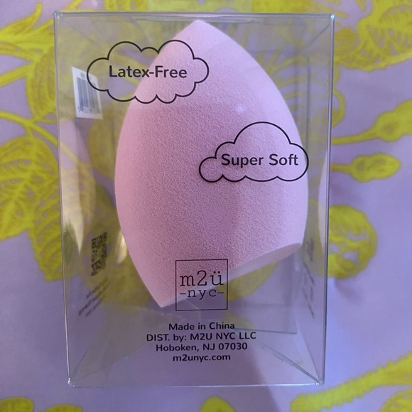 ⭐️HP⭐️🆕M2Ü NYC Makeup Blending Sponge - Picture 2 of 3